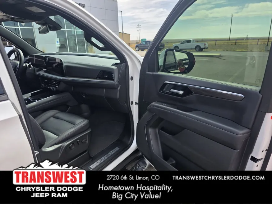 2025 Chevrolet Suburban Z71 | Photo 21 of 32