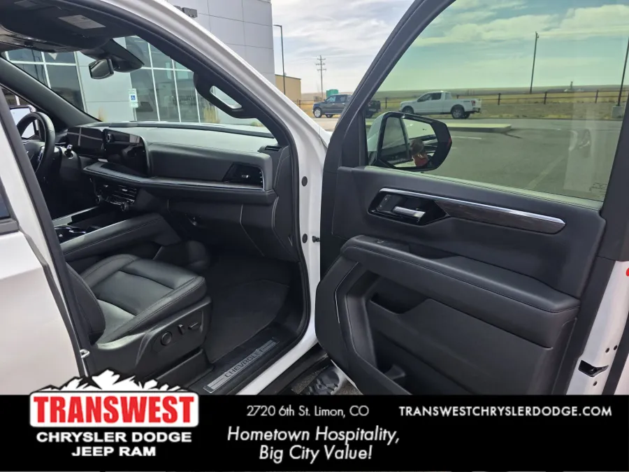 2025 Chevrolet Suburban Z71 | Photo 21 of 32