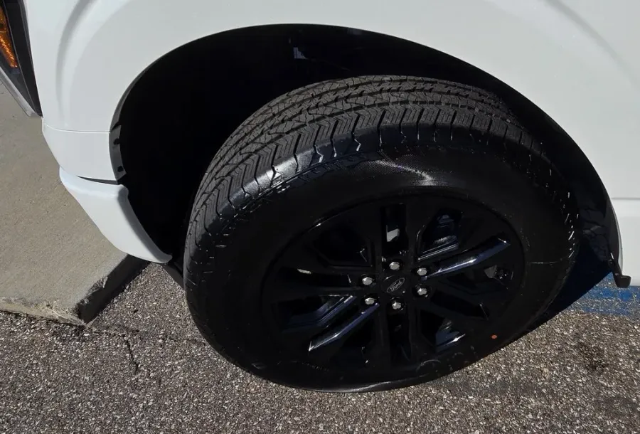 2025 Ford F-150 | Photo 10 of 31