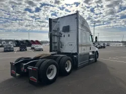 2022 Freightliner Cascadia | Thumbnail Photo 5 of 22