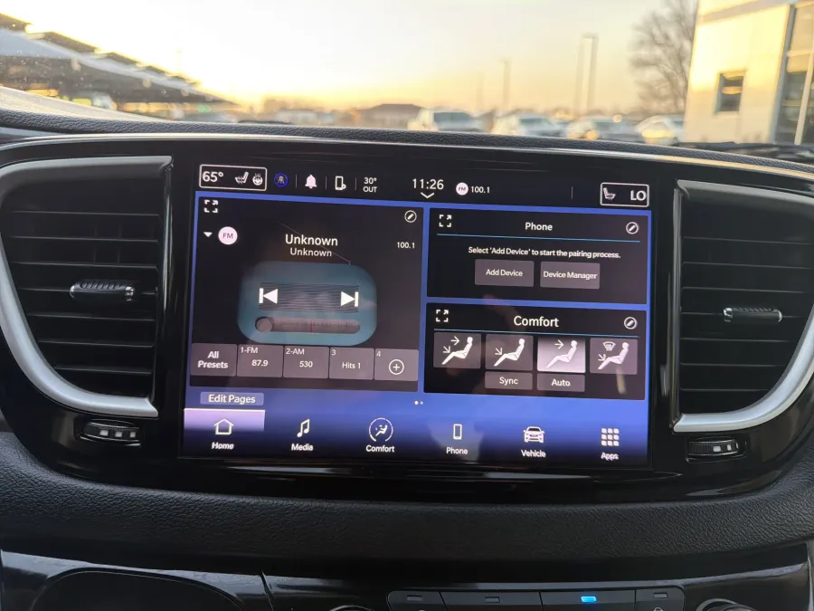 2023 Chrysler Pacifica Touring L | Photo 18 of 22