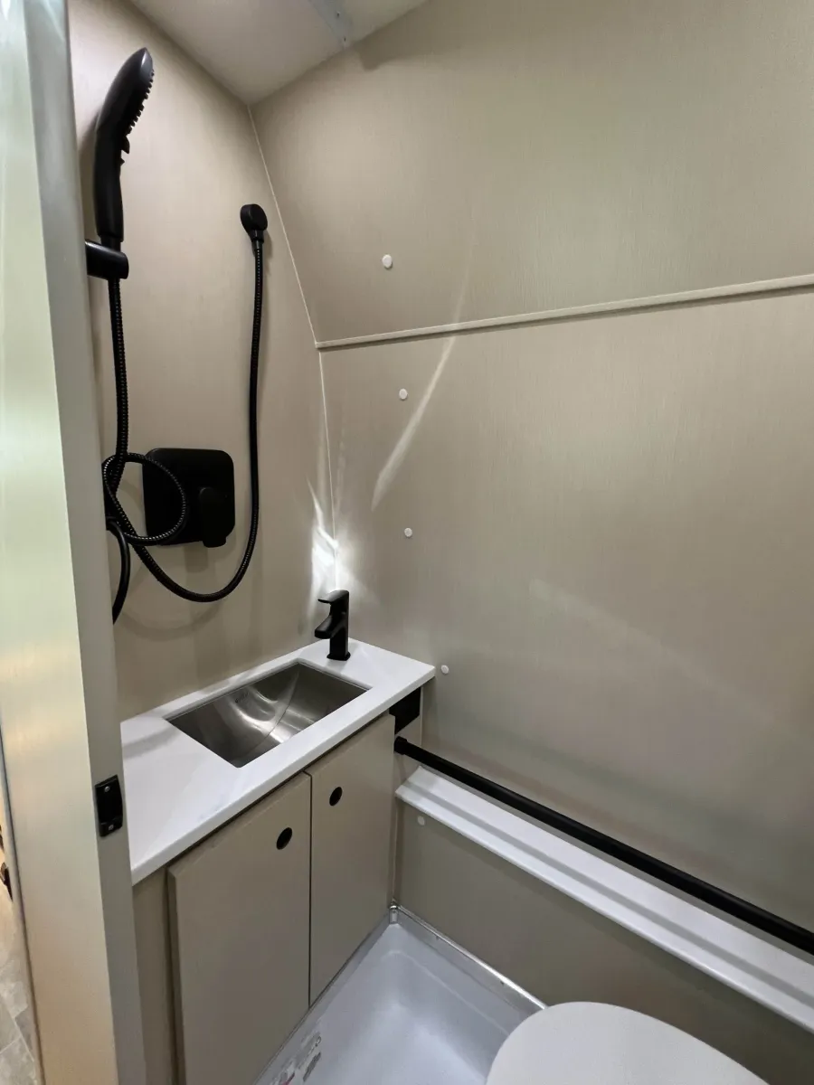 2026 Pleasure-way Plateau RB | Photo 24 of 28