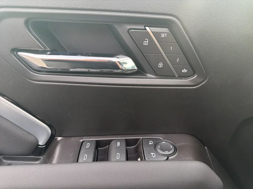 2026 Chevrolet Colorado 4WD Z71 | Photo 11 of 19