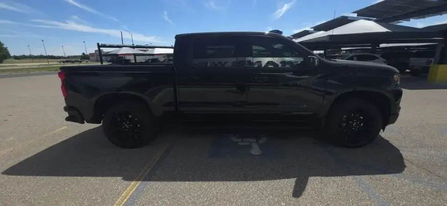 2025 Chevrolet Silverado 1500 | Photo 6 of 35