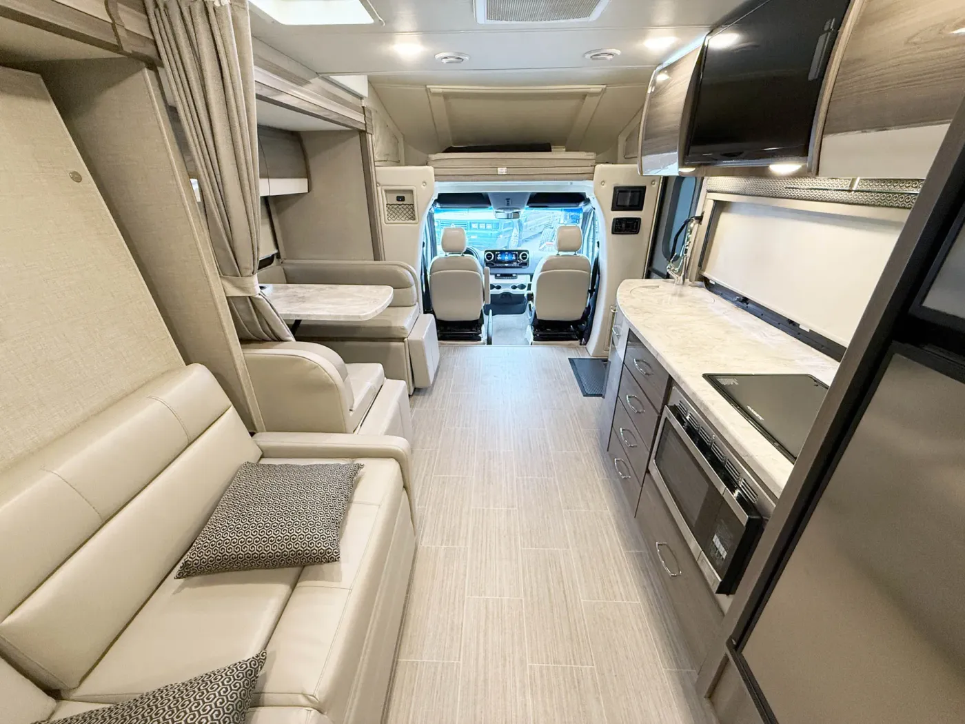 2021 Thor Delano 24FB | Photo 5 of 25