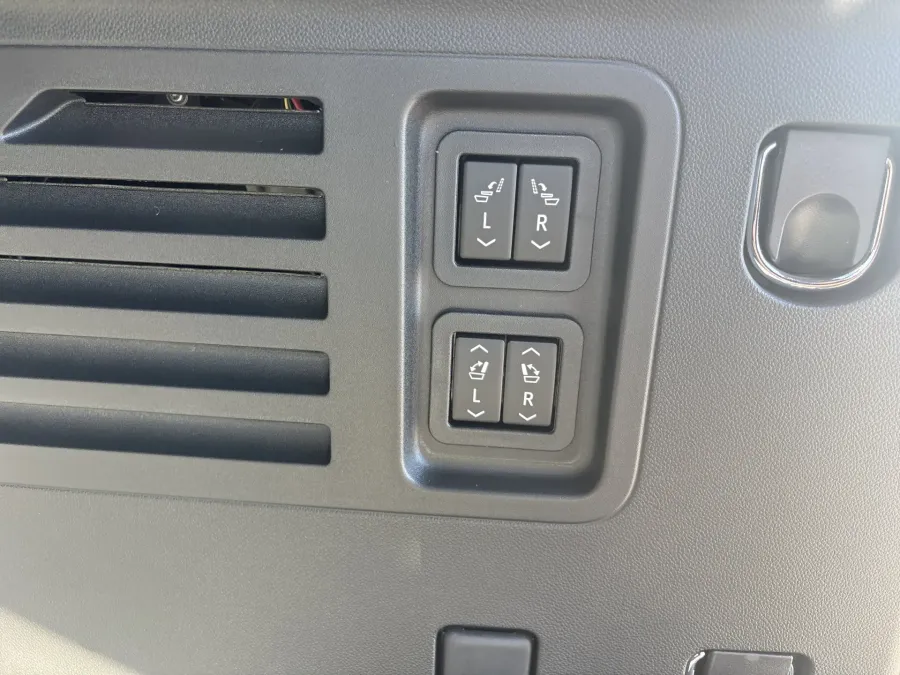 2026 Chevrolet Traverse AWD RS | Photo 9 of 23