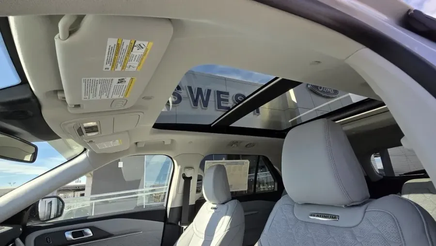 2025 Ford Explorer | Photo 30 of 35