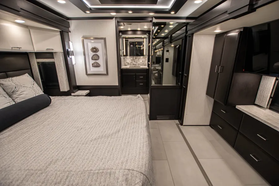 2026 Newmar Mountain Aire 4118 | Photo 23 of 44