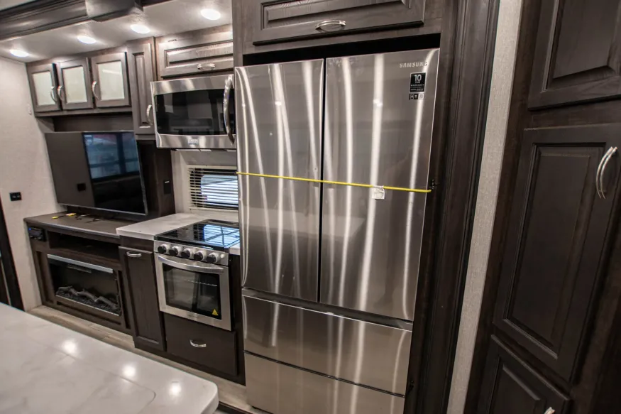 2022 Coachmen Brookstone 398MBL | Photo 12 of 27