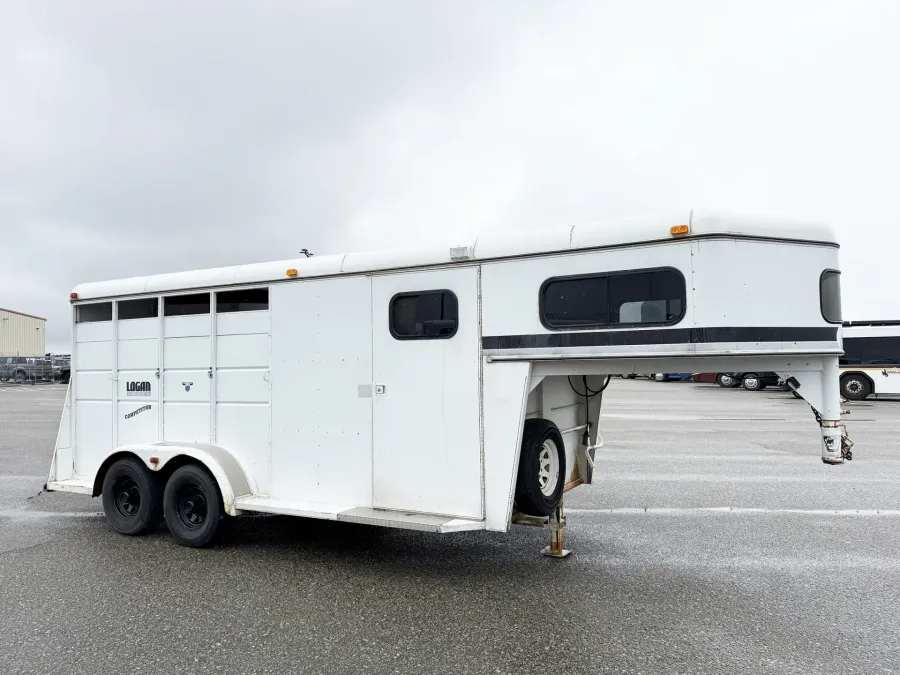 1995 Logan Coach Competitor 3HG | Photo 1 of 13
