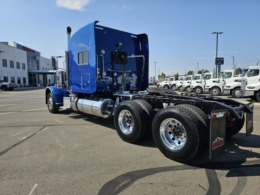 2022 Peterbilt 389 | Photo 6 of 23