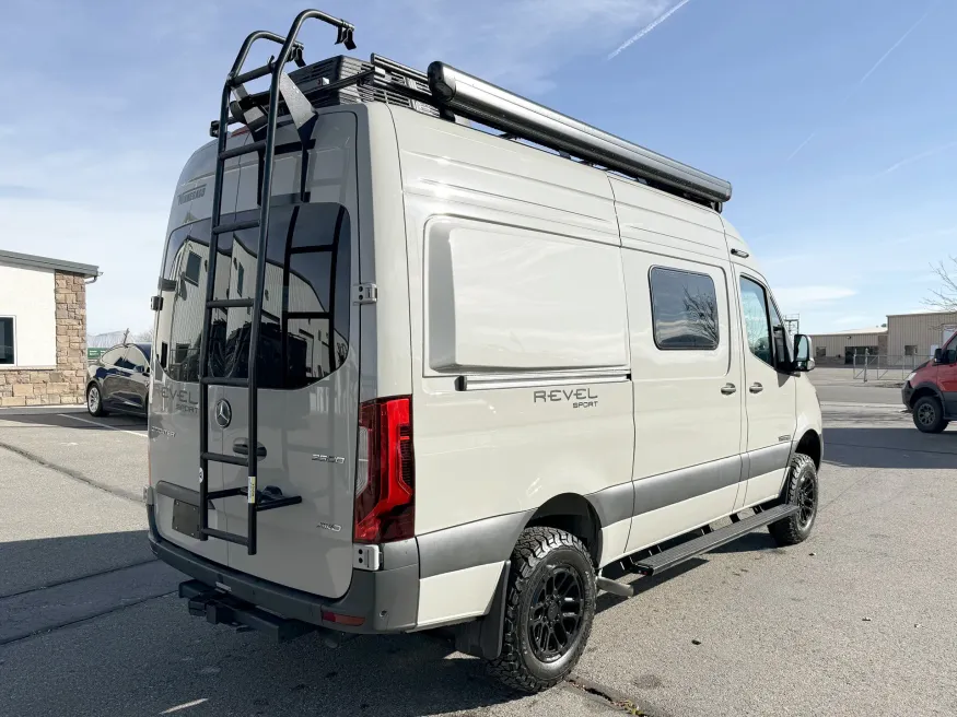 2026 Winnebago Revel Sport 44N | Photo 14 of 17