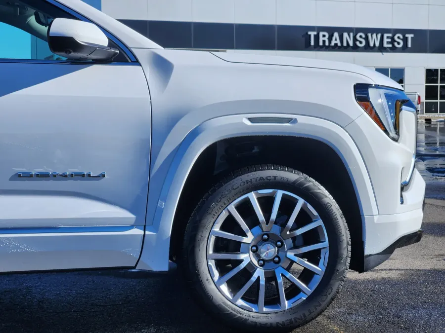 2026 GMC Terrain Denali | Photo 4 of 23