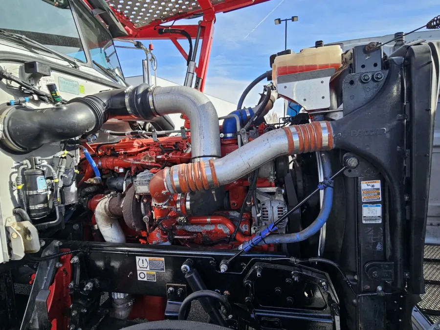 2020 Peterbilt 389 | Photo 14 of 35