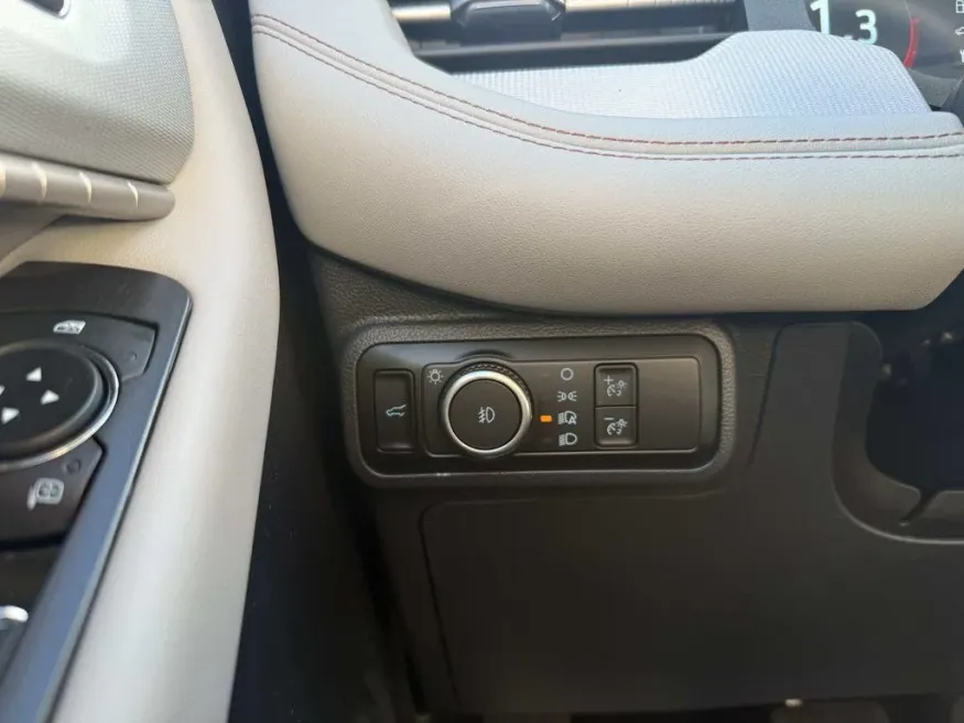 2026 Ford Explorer | Photo 15 of 28