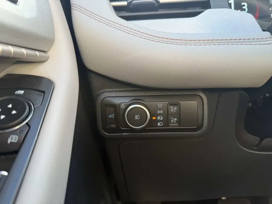 2026 Ford Explorer | Photo 15 of 28