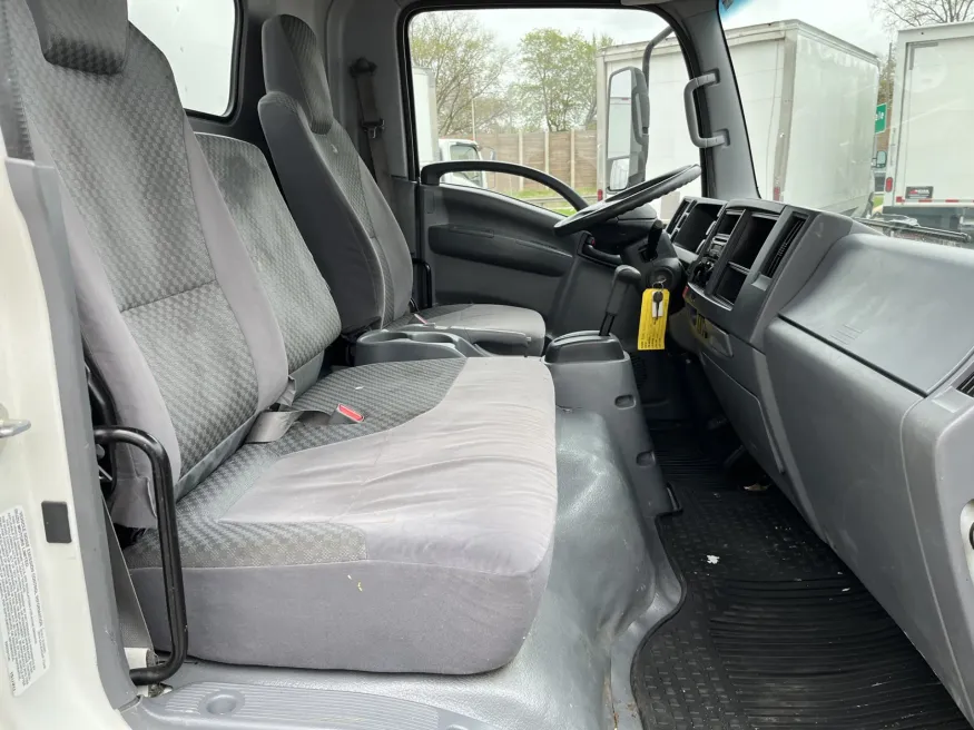 2015 Isuzu NPR | Photo 7 of 18