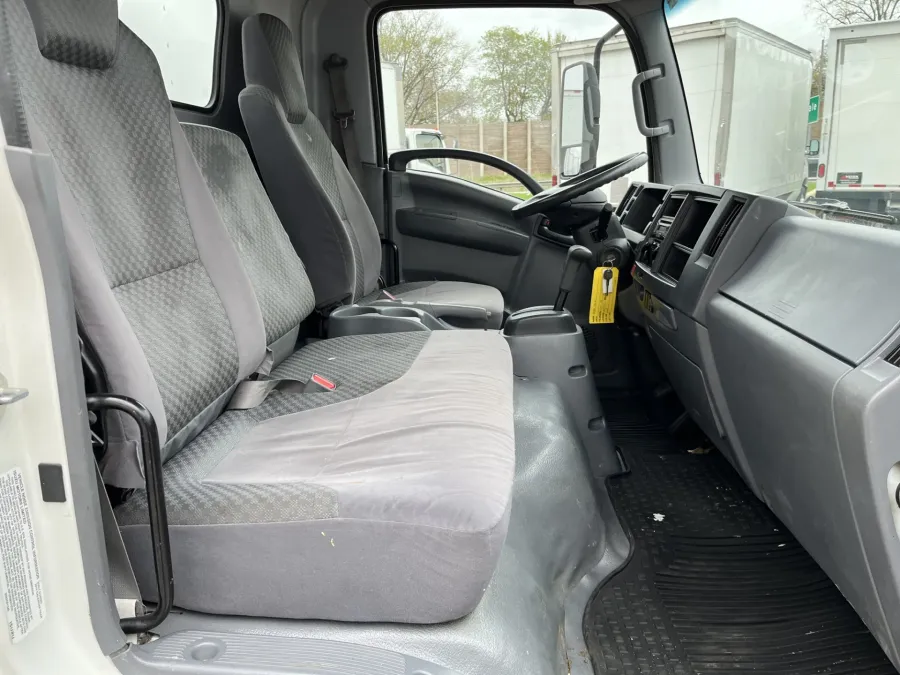 2015 Isuzu NPR | Photo 7 of 18