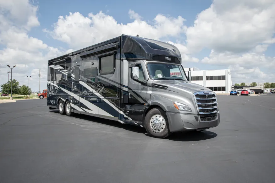 2026 Newmar Summit Aire 4505 | Photo 7 of 27