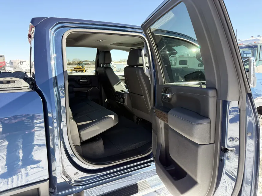 2020 GMC 3500HD Crew Cab Sierra Denali | Photo 18 of 22