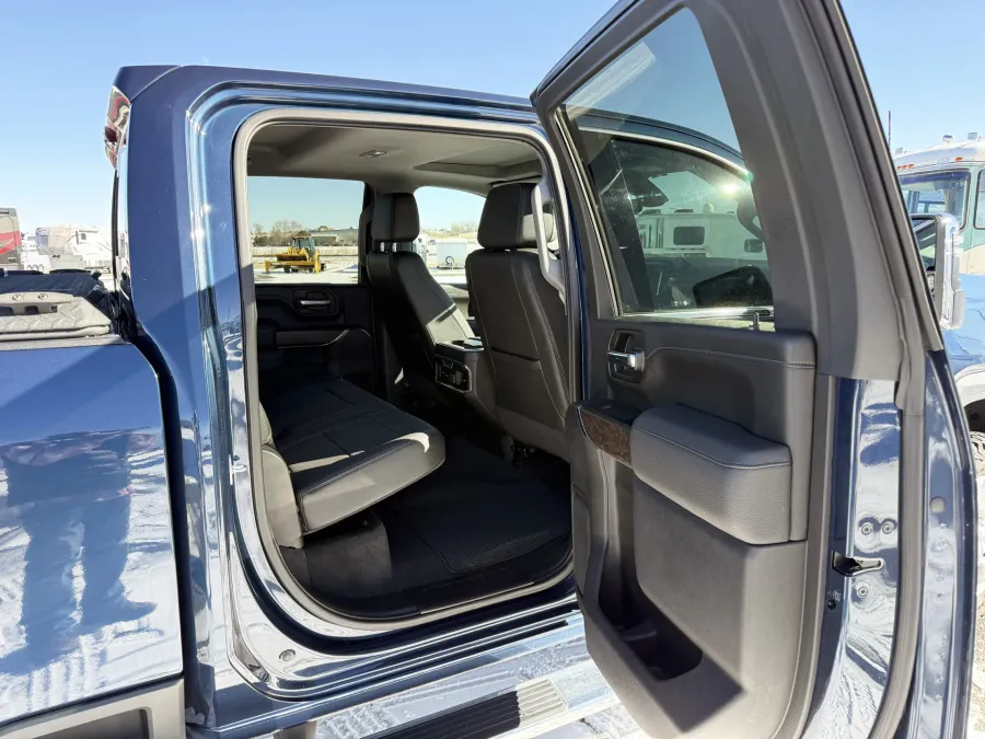 2020 GMC 3500HD Crew Cab Sierra Denali | Photo 18 of 22