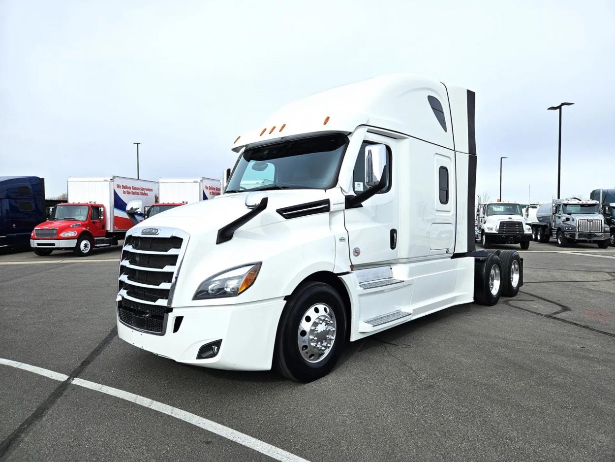 2023 Freightliner Cascadia 126 | Photo 1 of 22