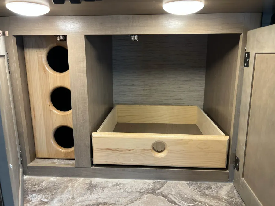 2022 Thor Four Winds 27R | Photo 22 of 37