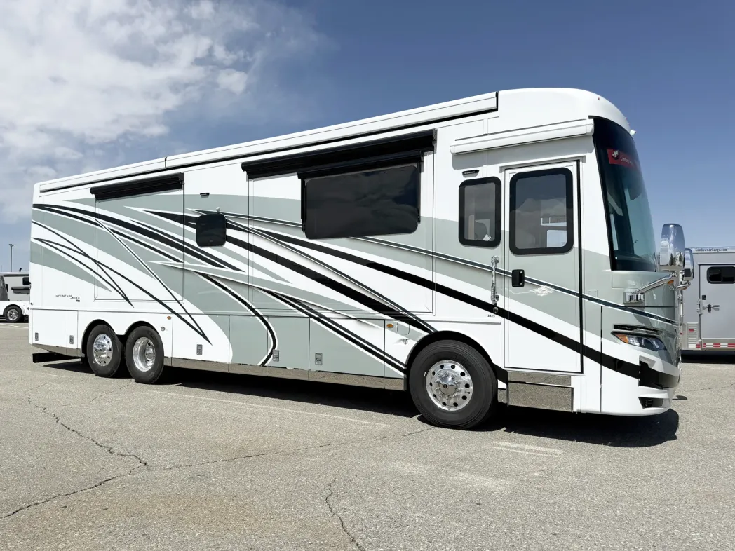 2027 Newmar Mountain Aire 3825 