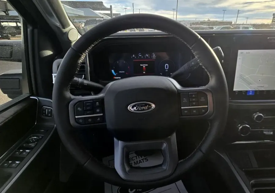 2026 Ford Super Duty F-250 | Photo 22 of 38