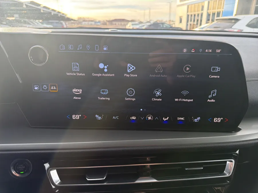 2025 Chevrolet Traverse AWD LT | Photo 18 of 22