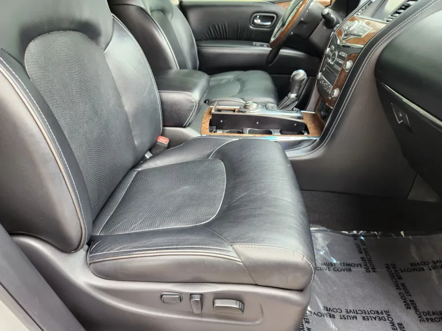 2017 Infiniti QX80 | Photo 18 of 33