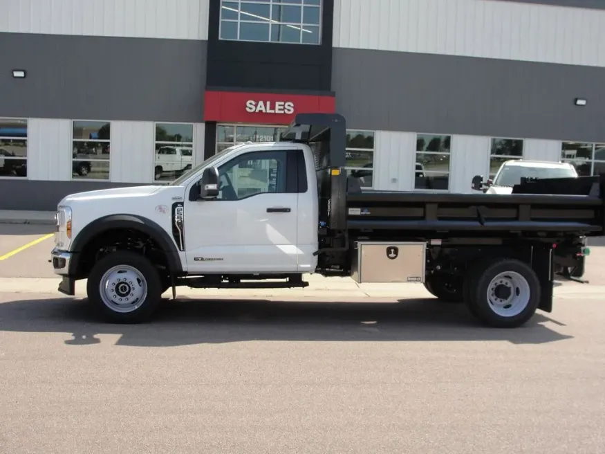 2025 Ford Super Duty F-550 XL | Photo 1 of 32
