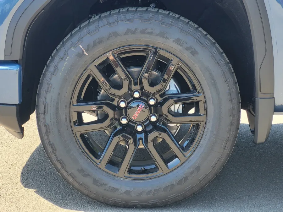 2026 GMC Sierra 1500 Elevation | Photo 9 of 24