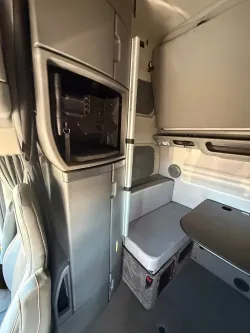 2024 Volvo VNL | Thumbnail Photo 13 of 18