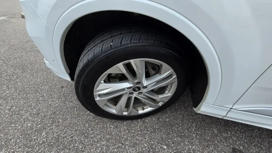 2023 Audi Q7 | Photo 11 of 34