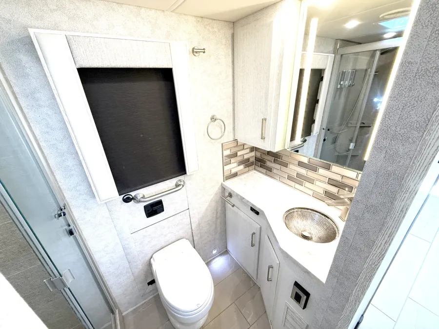 2022 Newmar New Aire 3543 | Photo 13 of 31