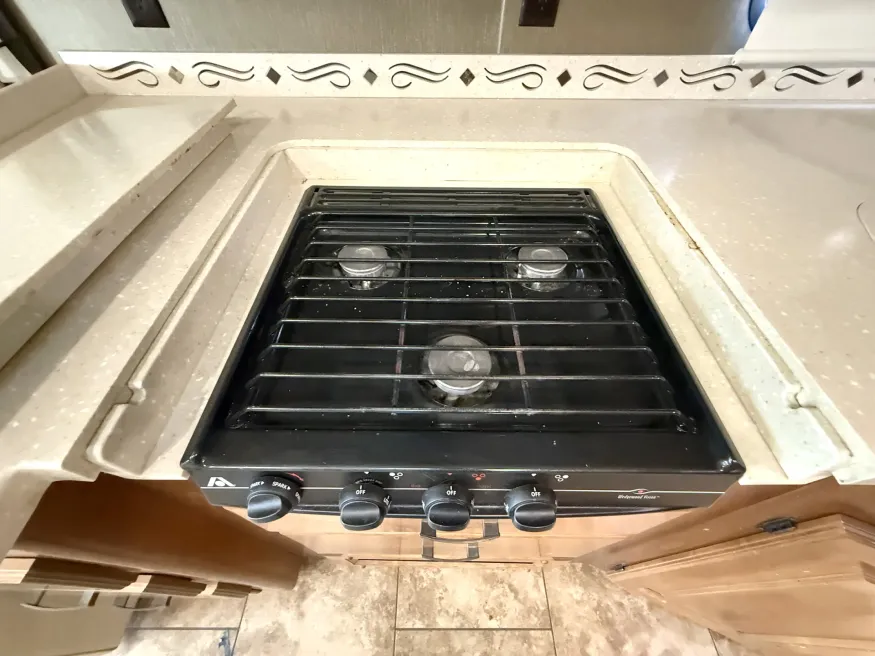 2013 Tiffin Allegro Red 38QRA | Photo 11 of 30