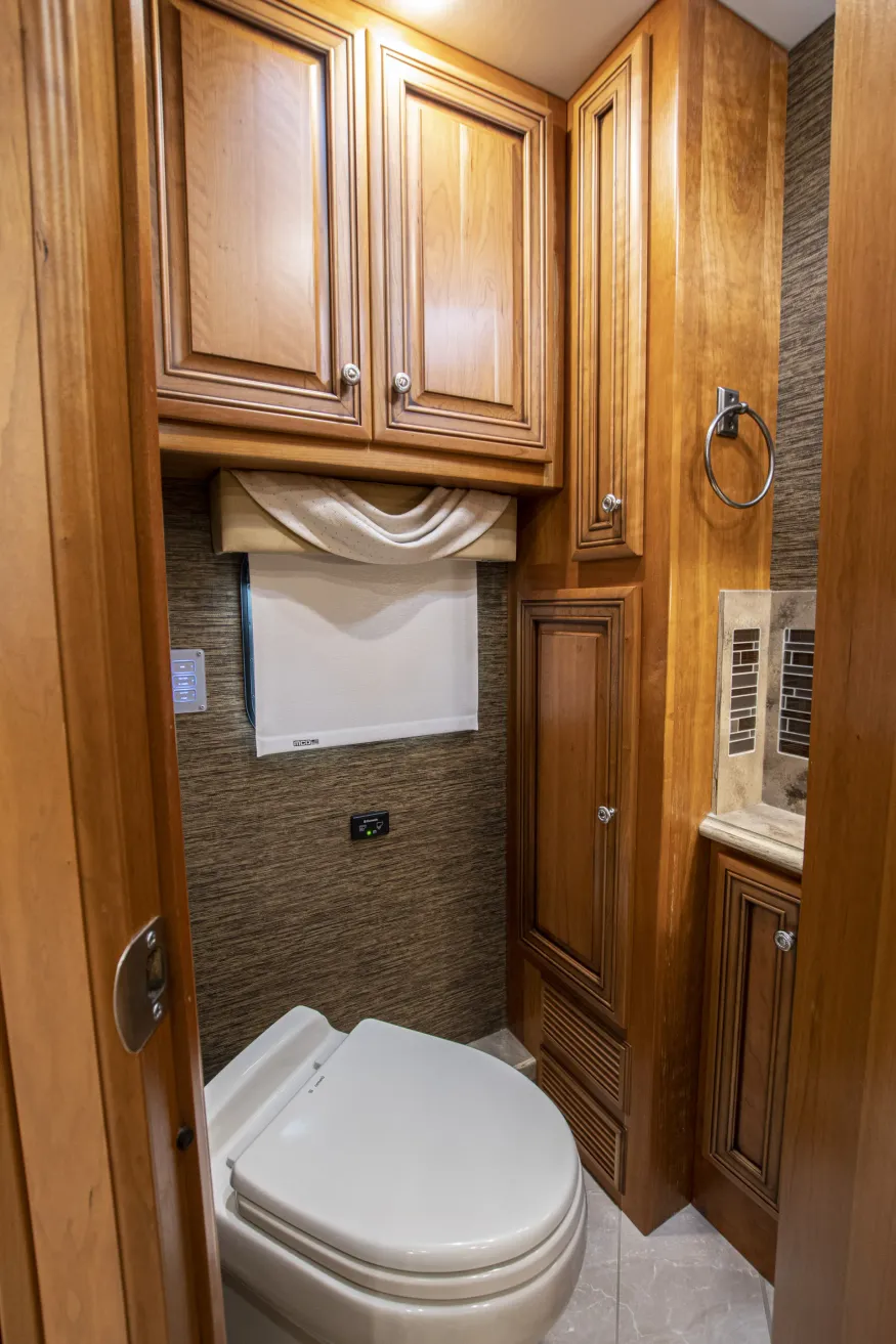 2015 Newmar Dutch Star 4018 | Photo 20 of 32