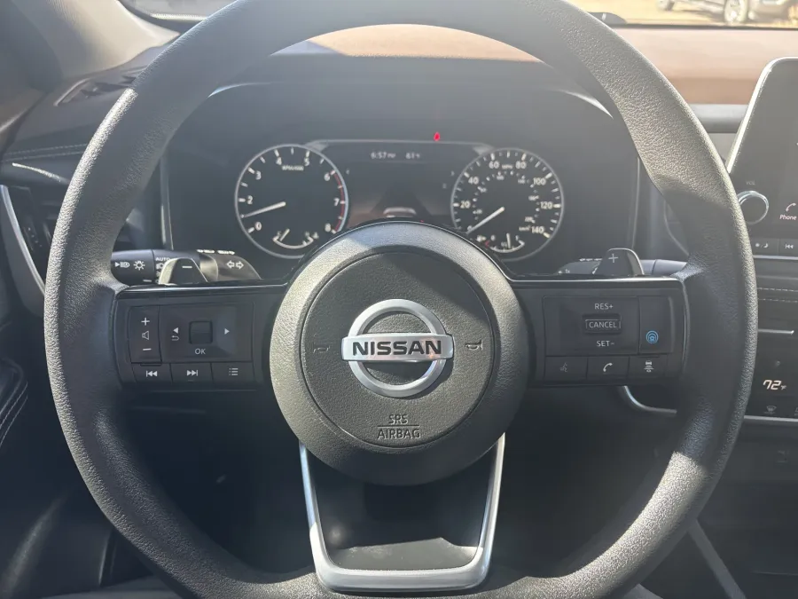 2021 Nissan Rogue SV | Photo 18 of 20