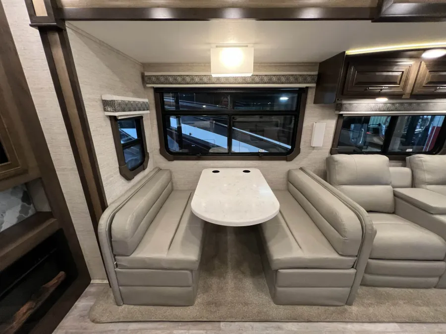 2022 Entegra Accolade 37M | Photo 10 of 19