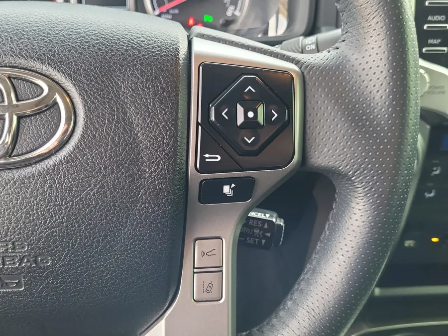 2022 Toyota 4Runner Limited | Photo 14 of 24