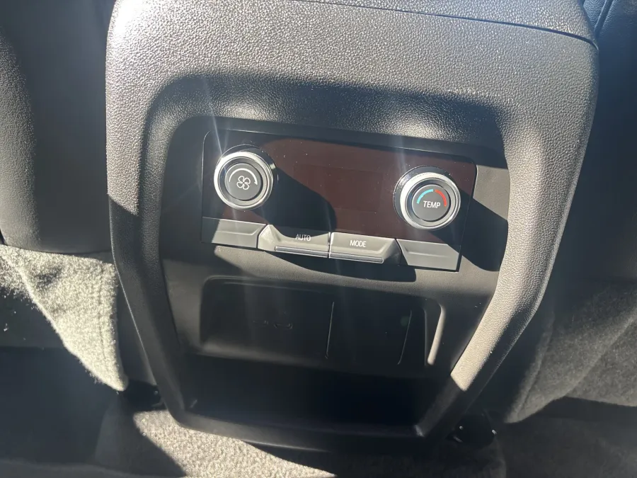 2025 Buick Enclave Preferred | Photo 12 of 24