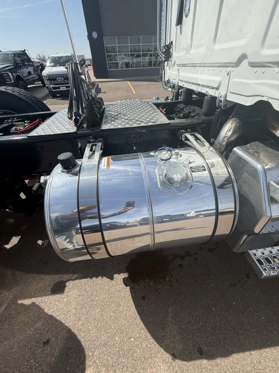 2027 Western Star 49X | Photo 7 of 12