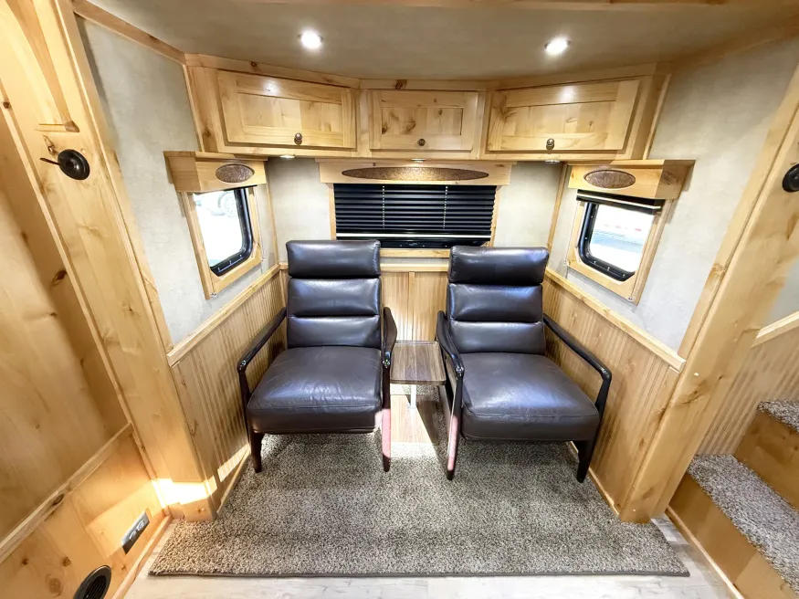 2025 Logan Coach Ultimate Sports Hauler | Photo 8 of 33