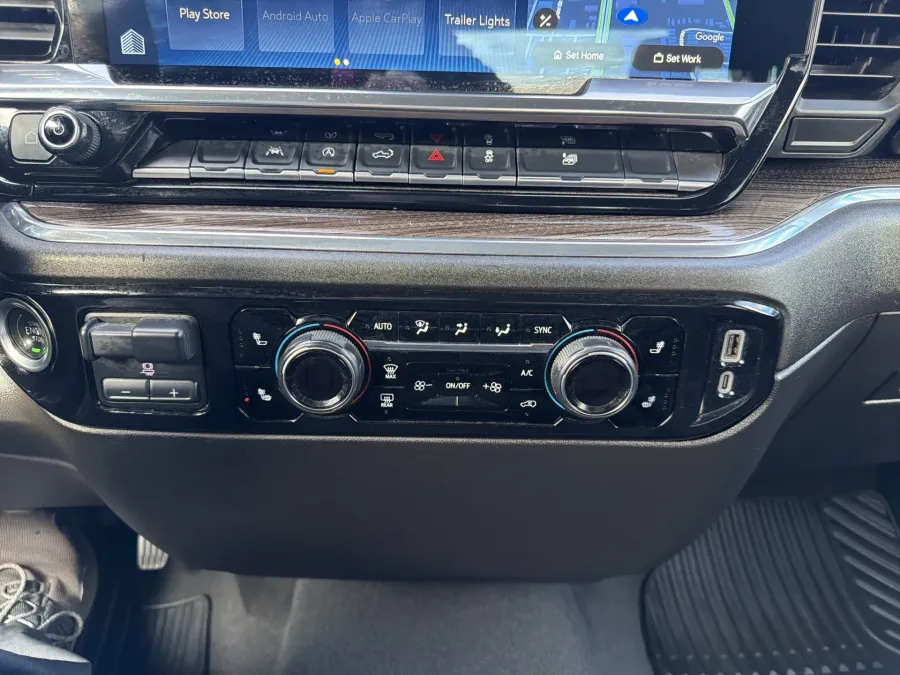 2025 Chevrolet Silverado 1500 LT | Photo 16 of 19