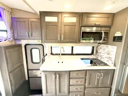 2023 Thor Inception 38MX | Thumbnail Photo 8 of 29