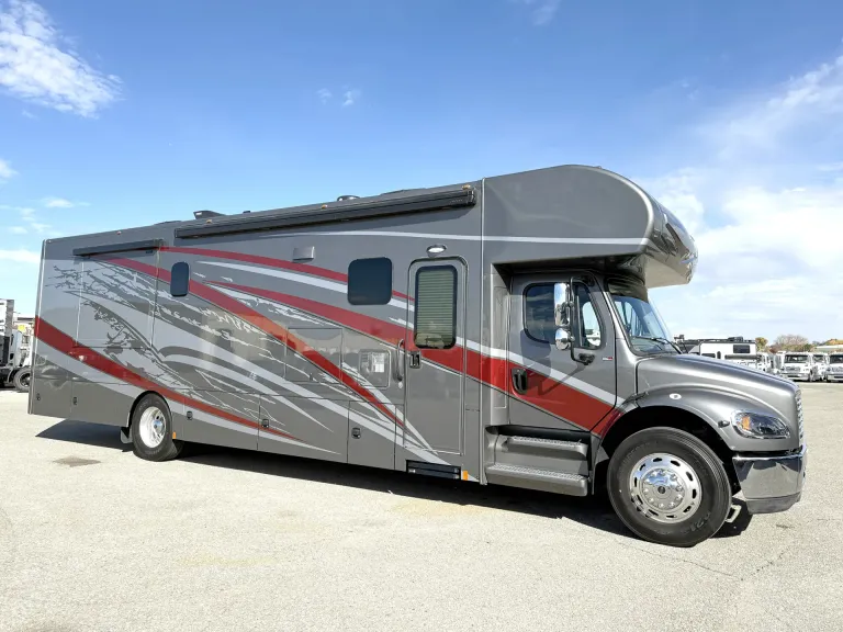 2022 Renegade Valencia 38RB