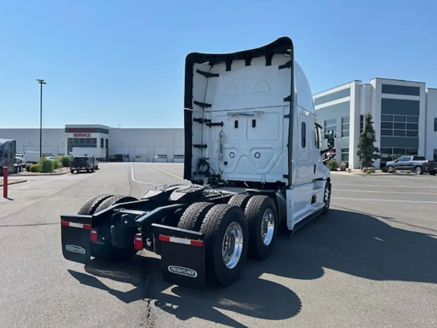 2026 Freightliner Cascadia 126 | Photo 5 of 20
