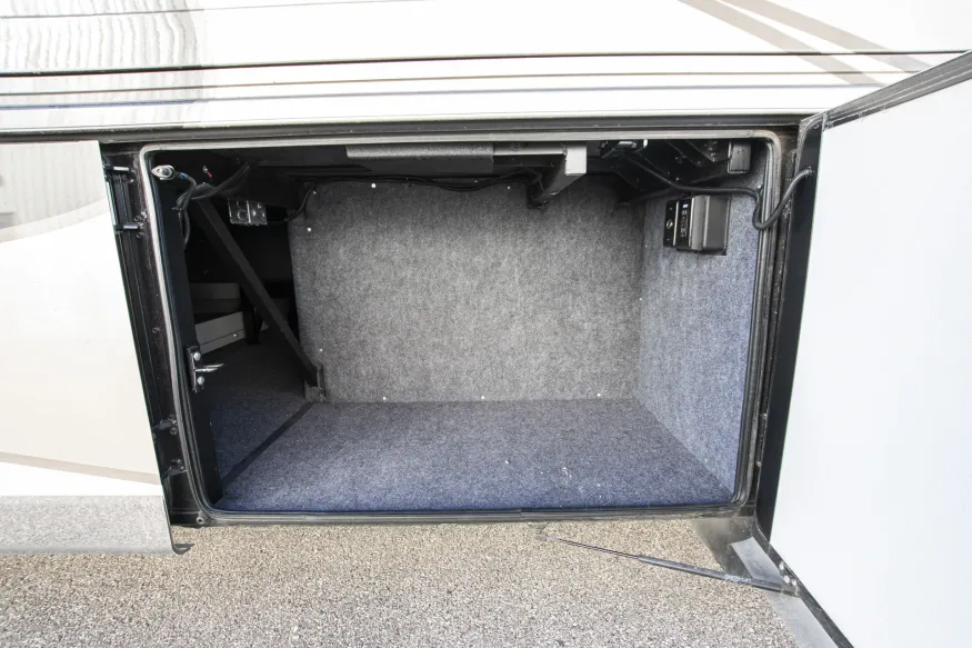 2020 Newmar Dutch Star 4369 | Photo 43 of 55