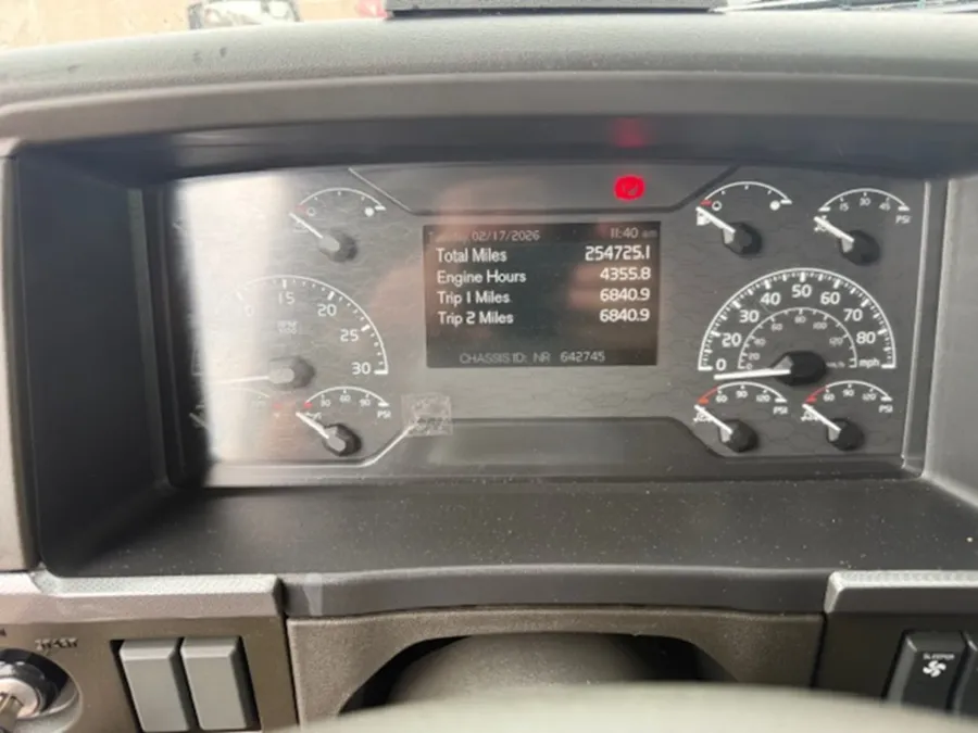 2024 Volvo VNL | Photo 7 of 18